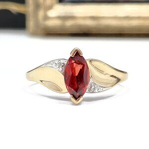 10k Solid Yellow Gold Genuine Garnet & Diamond Estate Ring (size 6)